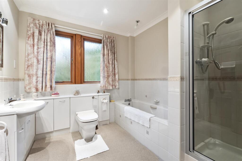 Jack and Jill En Suite