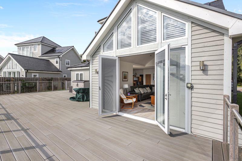 Deck to lounge