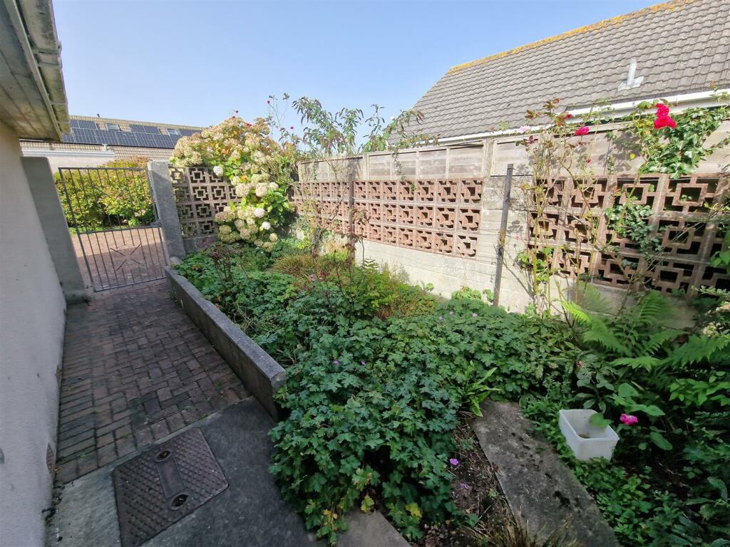 Side Garden.jpg
