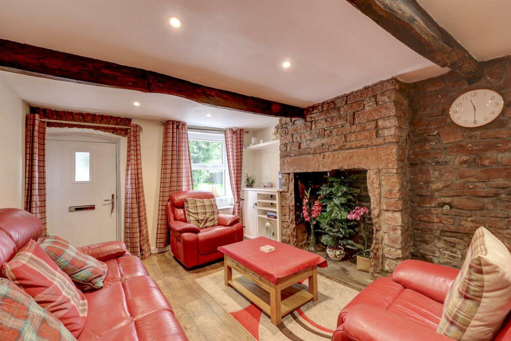 Living Room 2.jpg