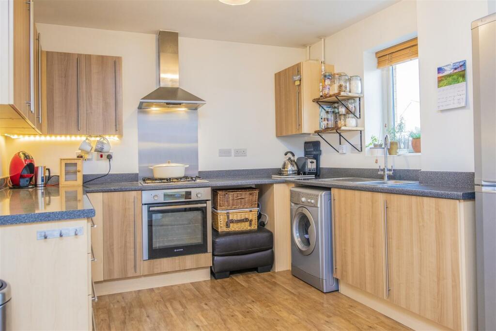 45 Einstein Crescent kitchen.jpg