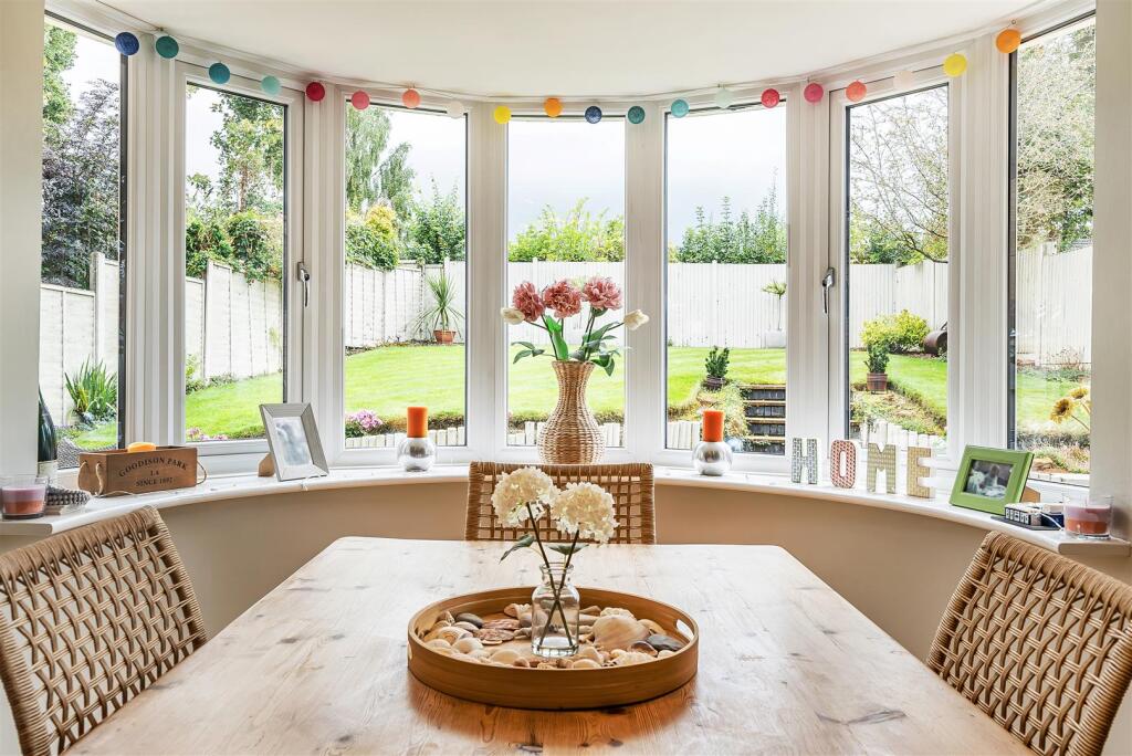 4 Acorn Way, Silverstone (2).jpg