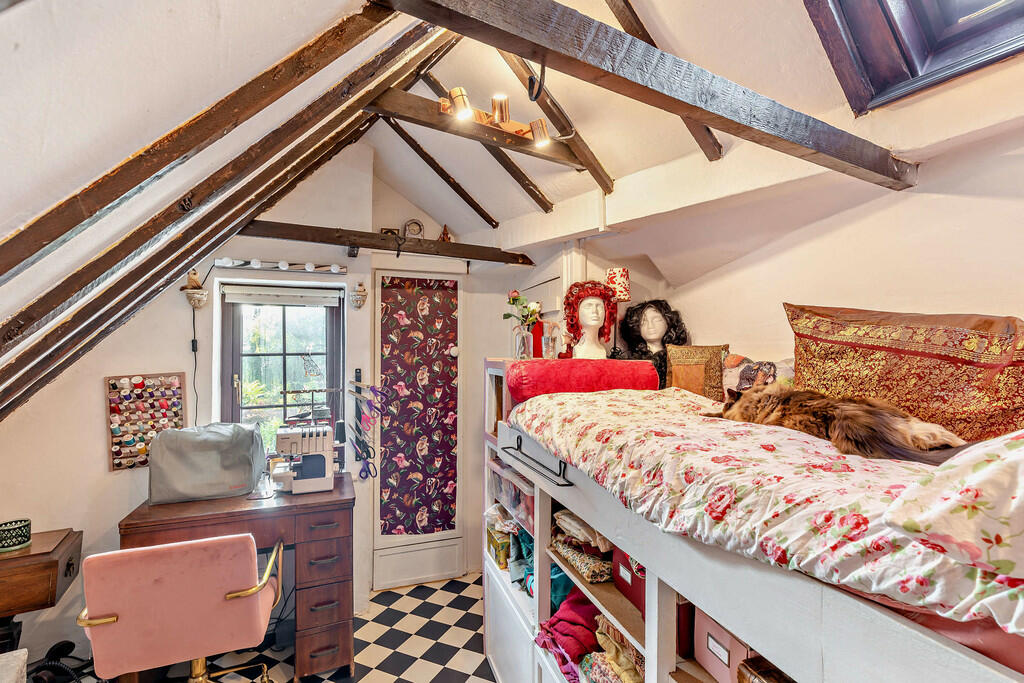 8618200-interior1...