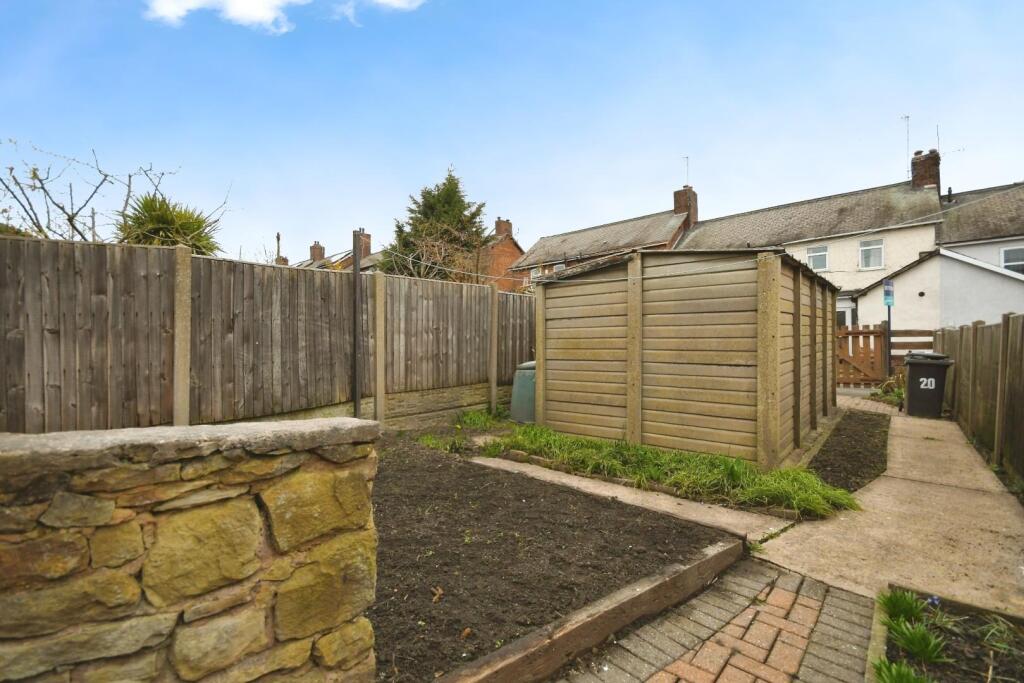 FRONT GARDEN 03.jpg