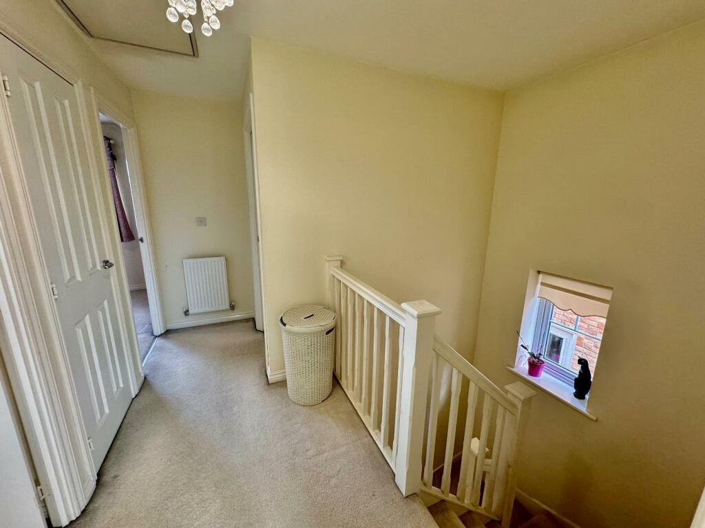 FIRST FLOOR LANDING