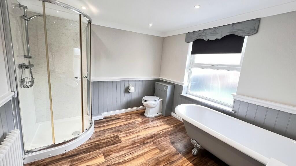 Bath/Shower/w.c.