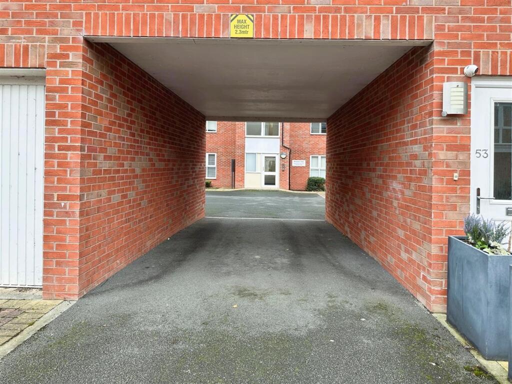 296b422e--4650-A5E2-DE7AEF1969AB-60458-000010E2D79