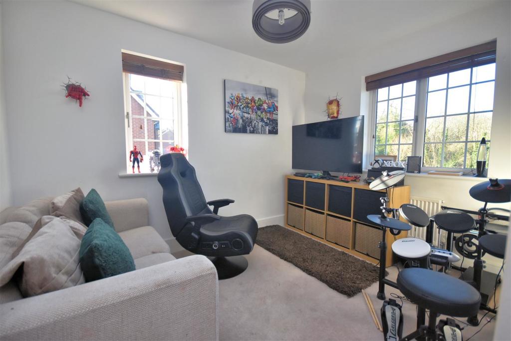 Bedroom 4.jpg