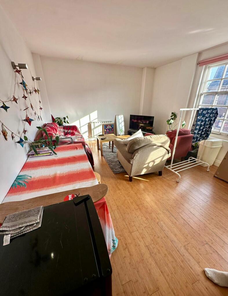 2 bedroom flat for rent in Stoke Newington High S
