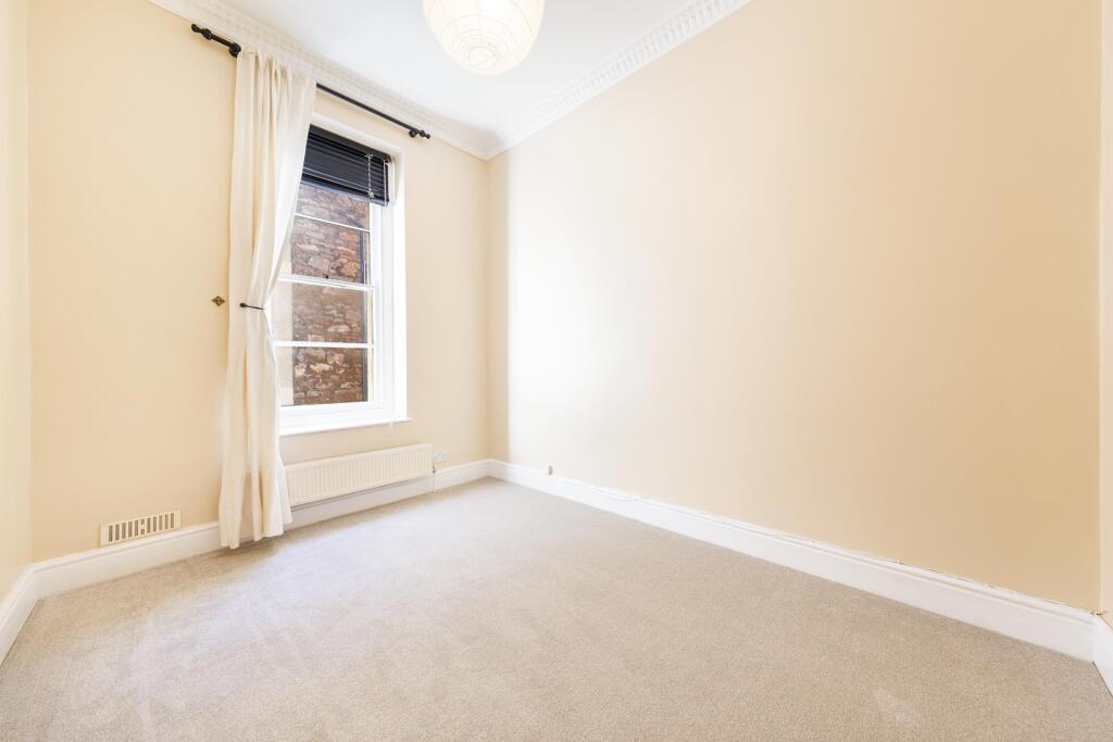 bedroom ()