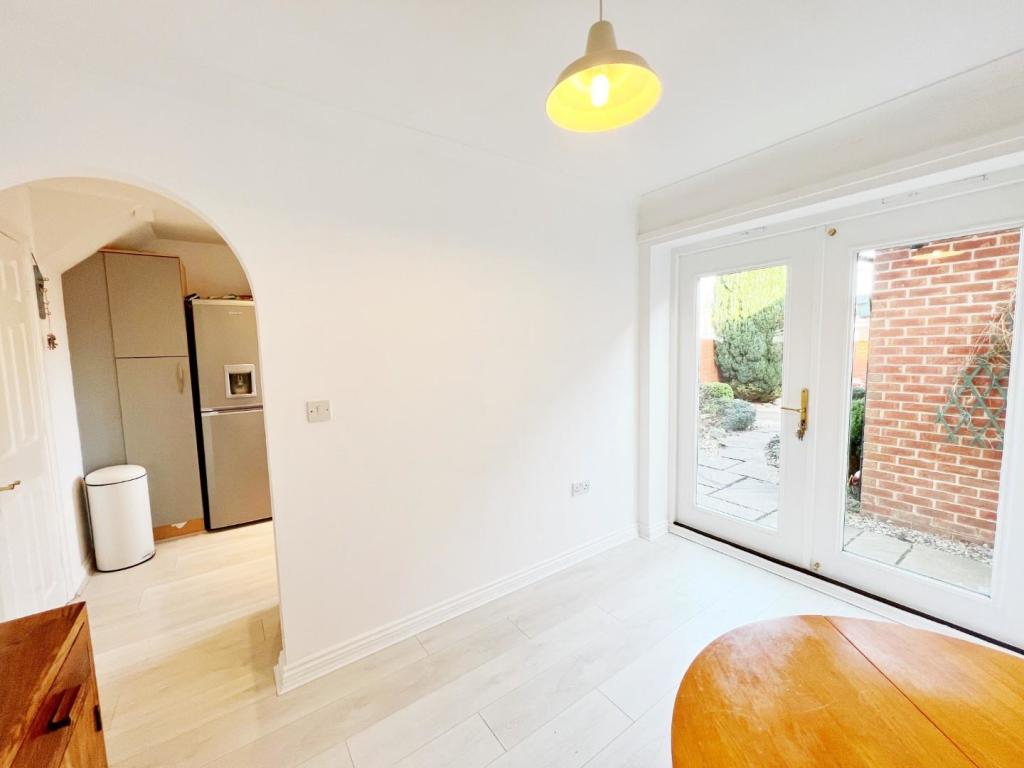 Dining Room pic 2.jpg