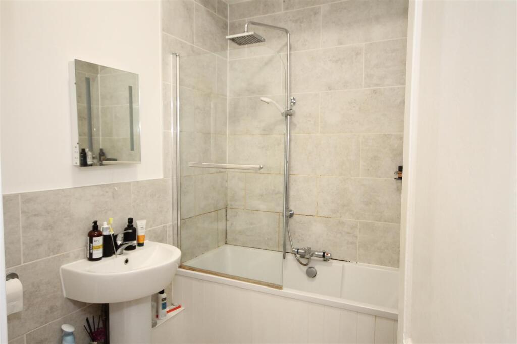 Bathroom.JPG