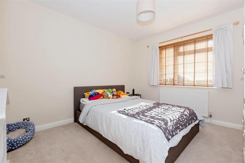 Cowdray Drive_3.jpg