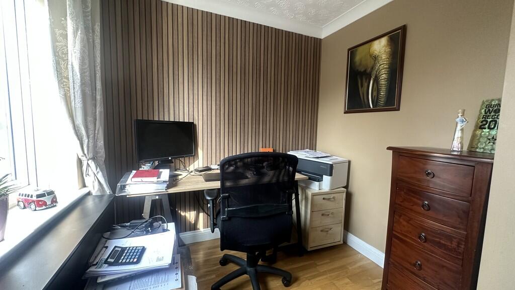 8E492EF6-C642-41D...