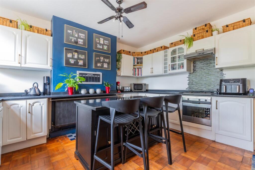 Ambleside Avenue 7-24.jpg