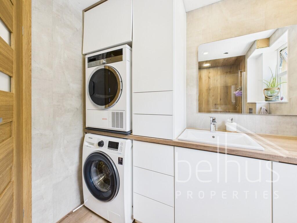 First floor bathr...