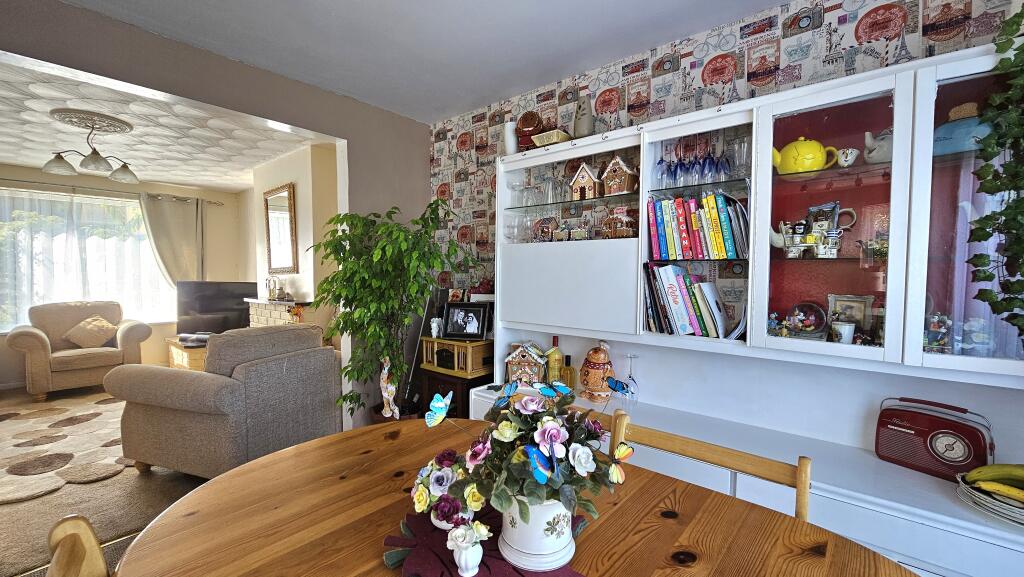 Kitchen / dining room