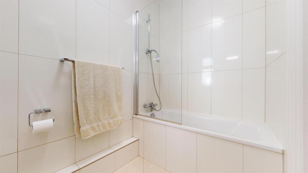 30RCbathroom2.jpg