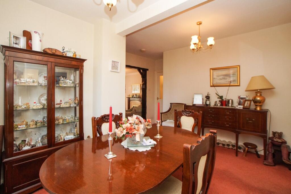 Dining Lounge 