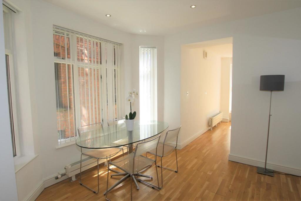 dining area 2.jpg