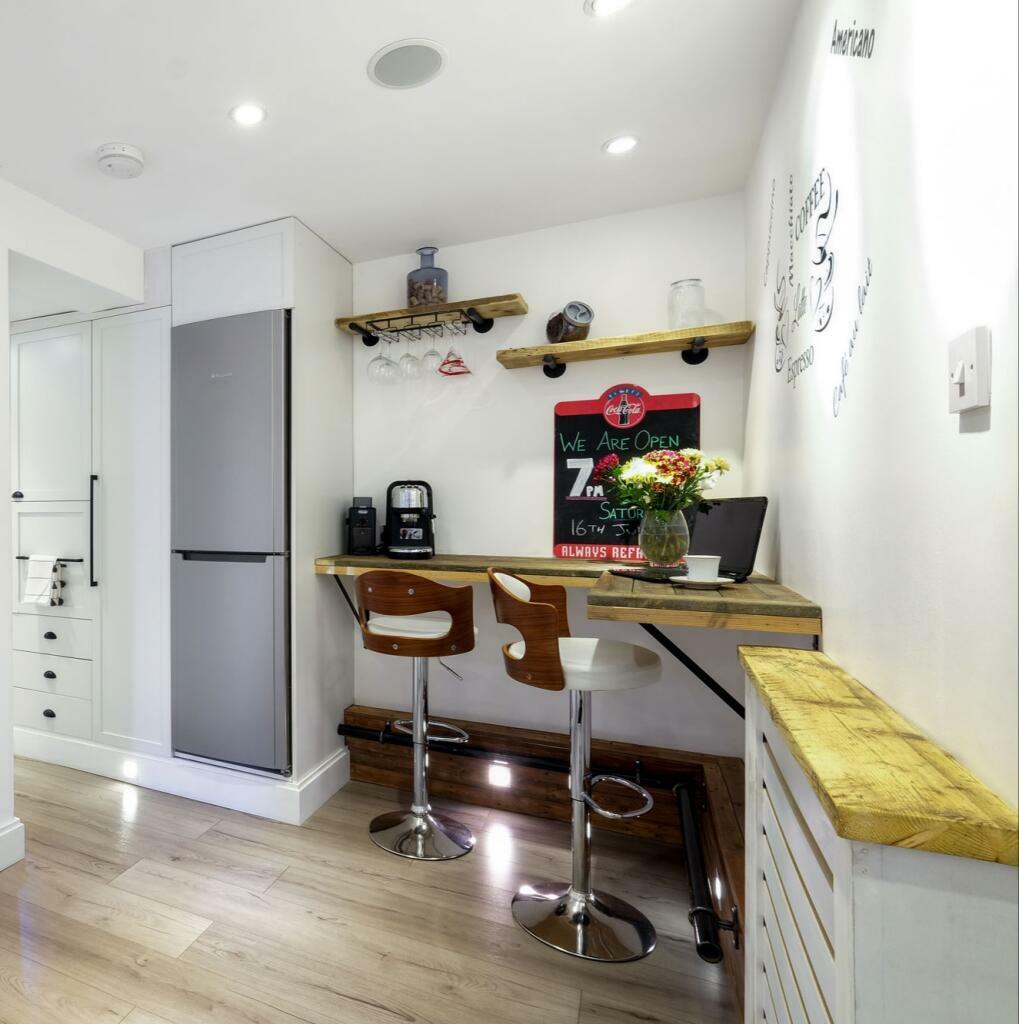 49 Hatton Ave-Breakfast Area.jpeg
