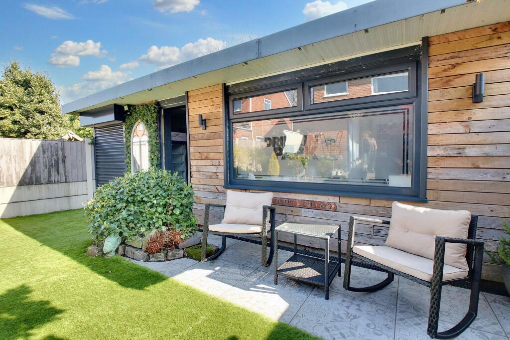 Outdoor Office and Bar