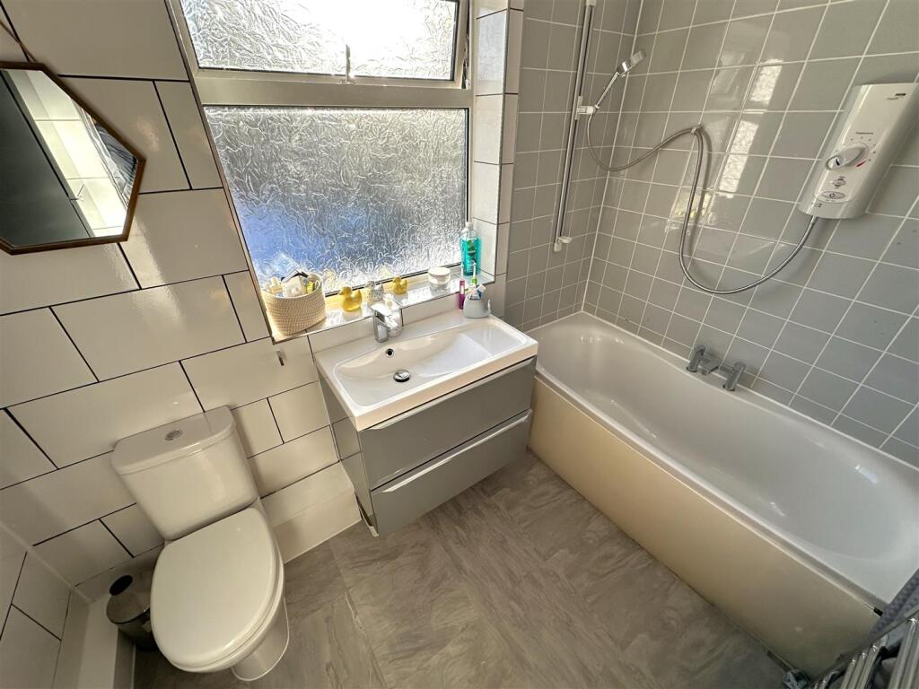 Modern Family Bathroom 601