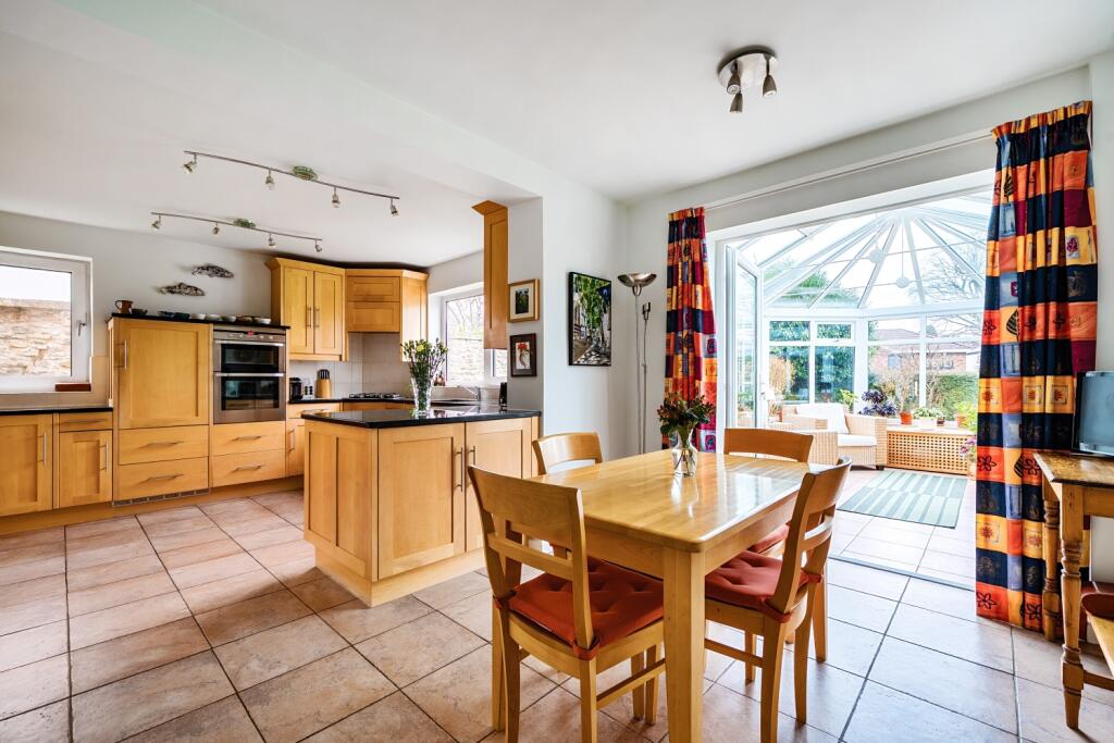 Large Kitchen and Breakfast Room