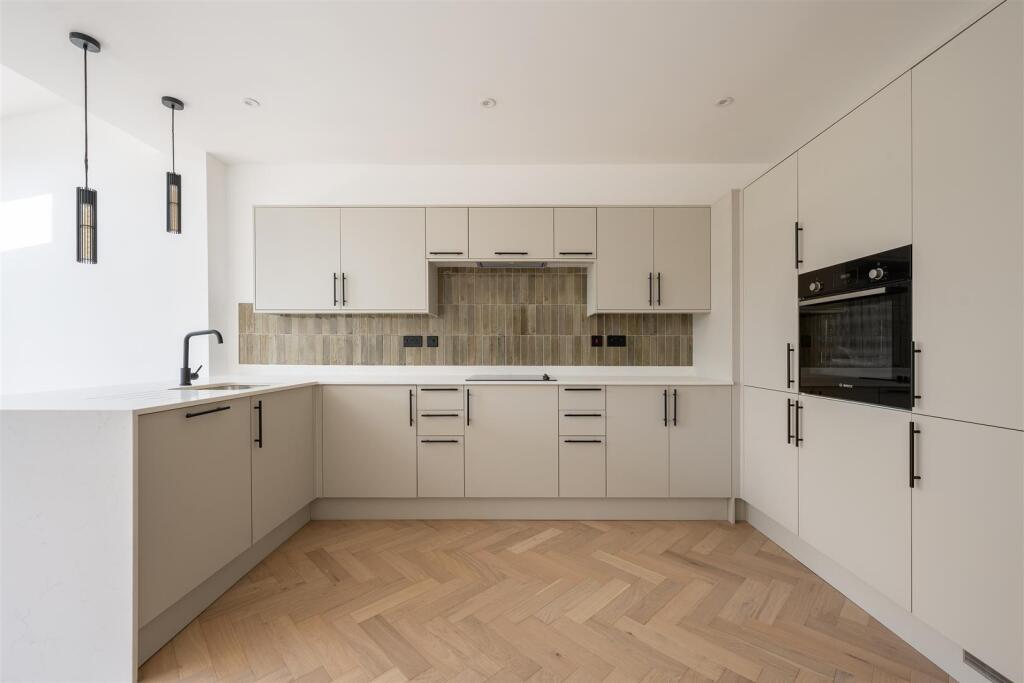 Queen Elizabeth Road E17