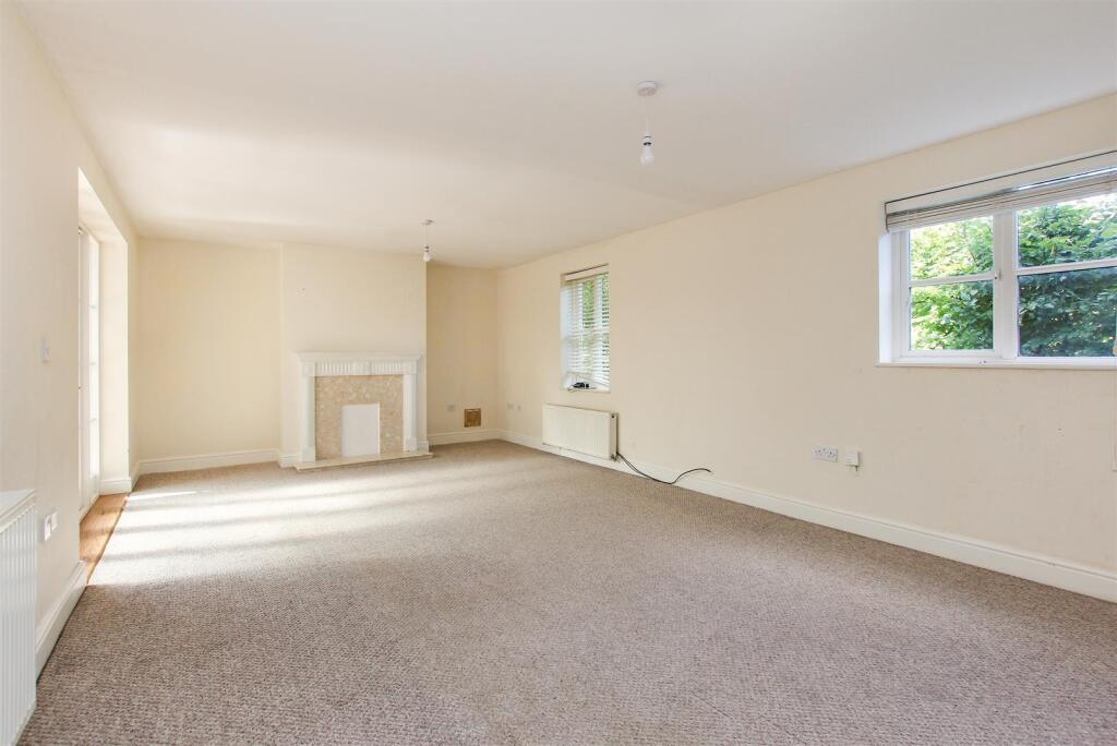 lounge 2.jpg