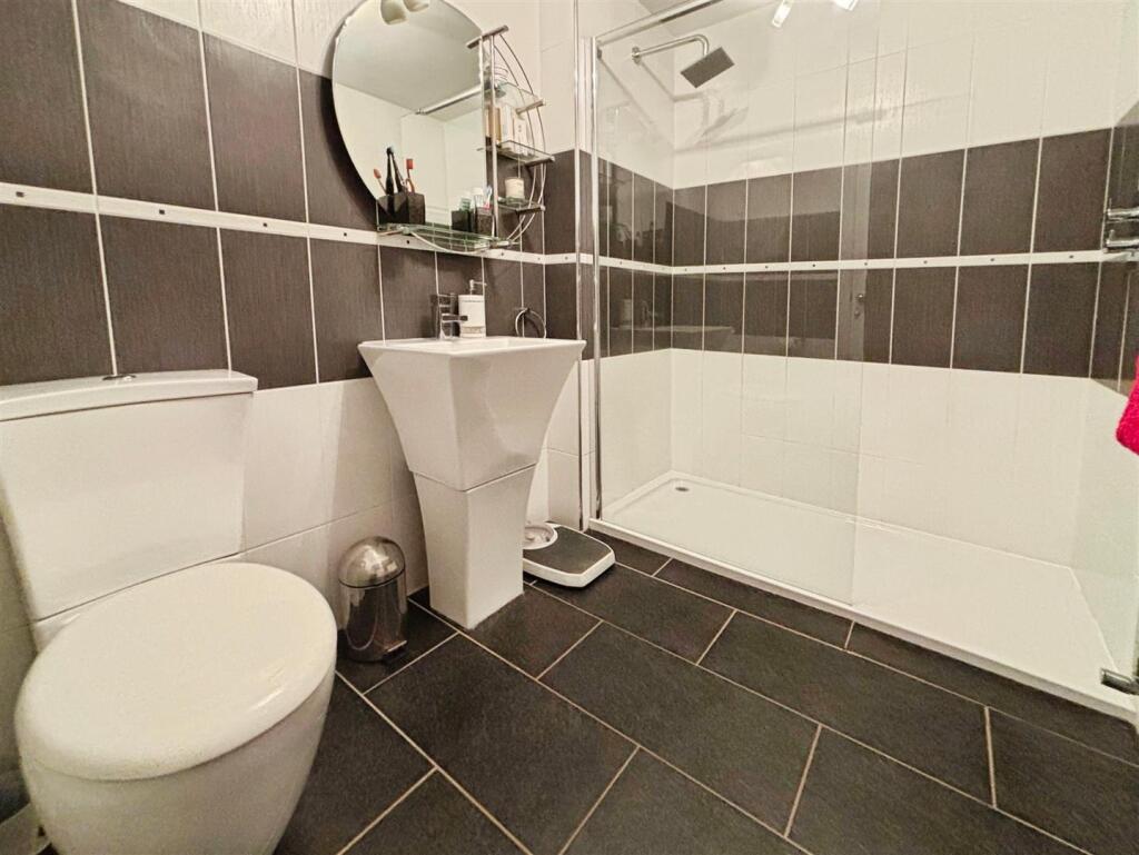 Master Bedroom En-Suite