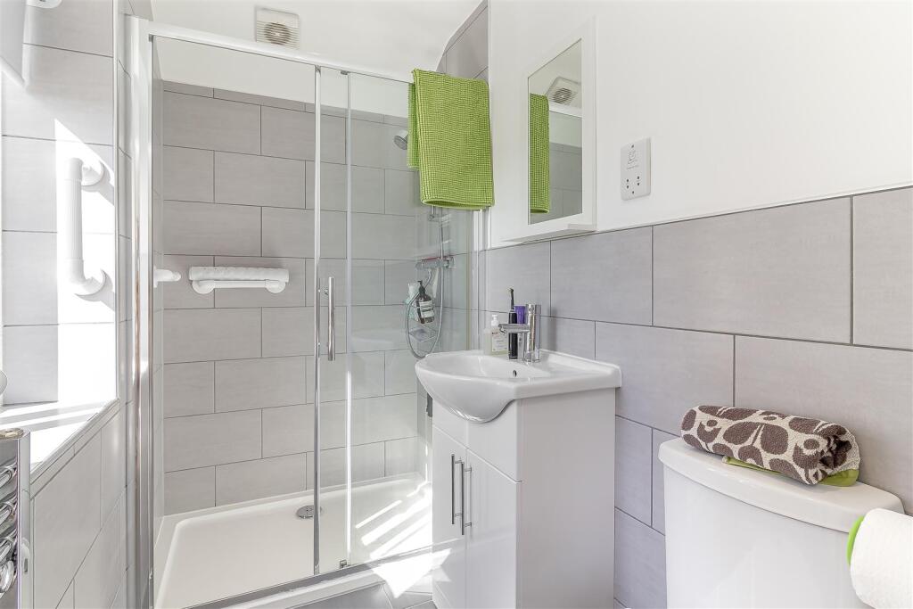 Master Bedroom Ensuite.jpg