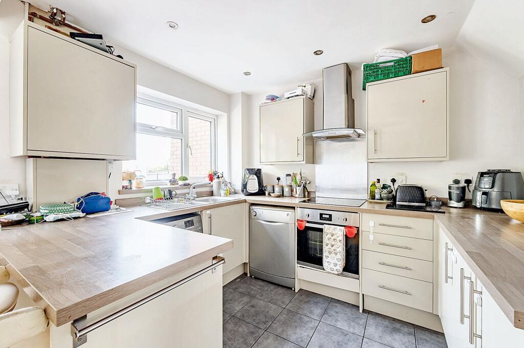 Kitchen/ Dining Area