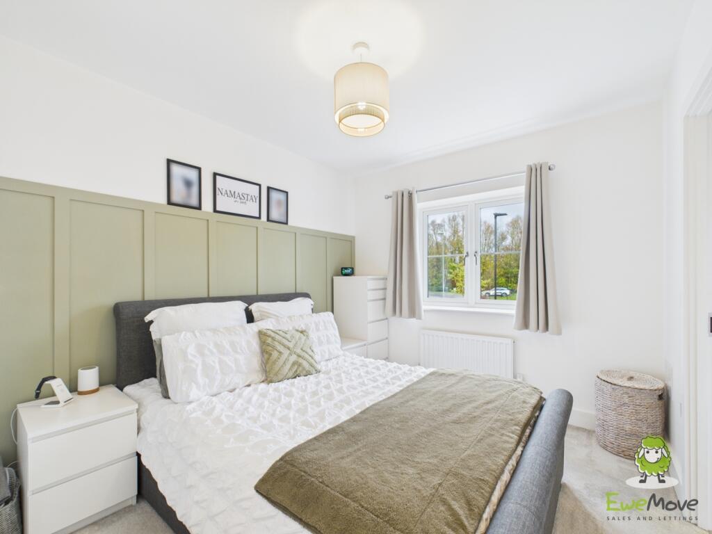 EweMove Estate Agents Basingstoke - Fishbourne Gar