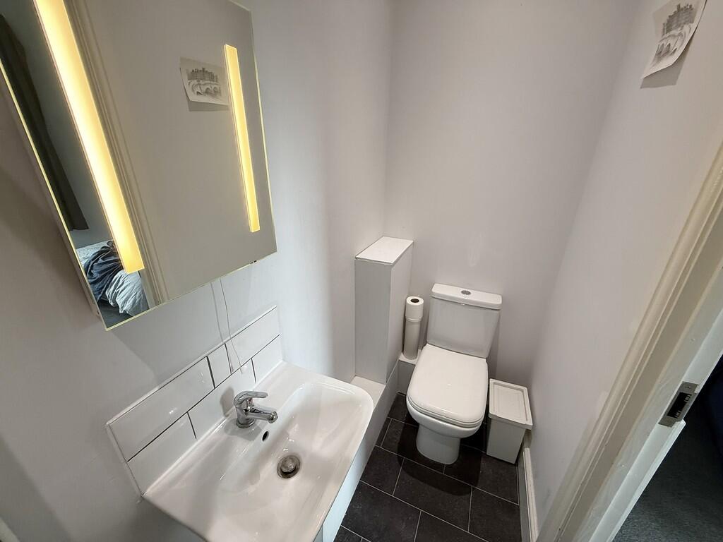 Room 5 Ensuite 