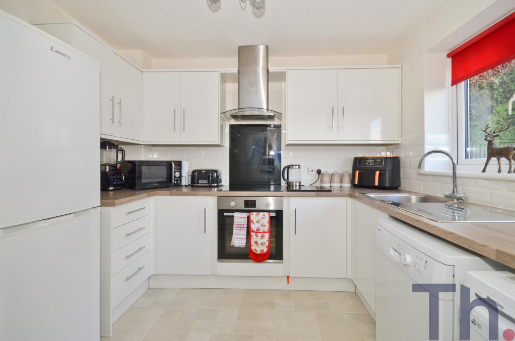 Kitchen (2).JPG