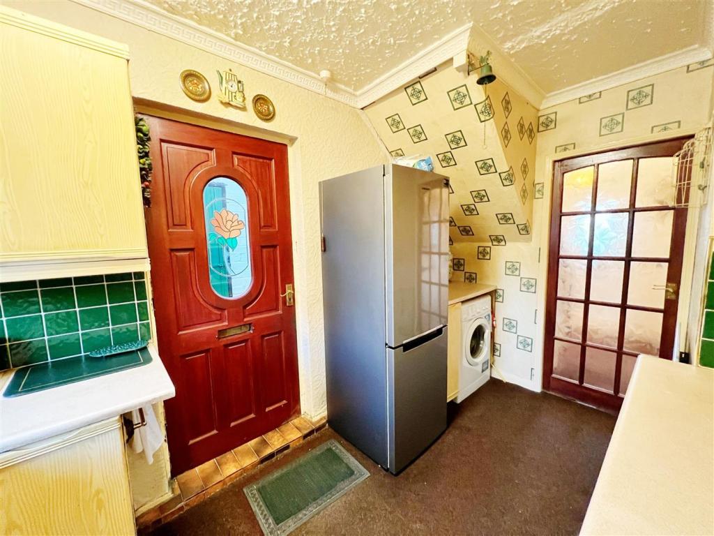 Kitchen 2.jpg