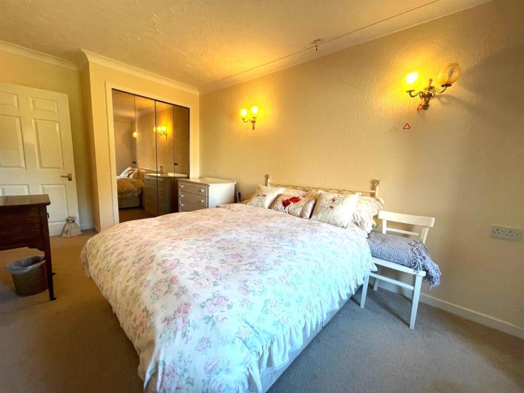 Bedroom alternate.jpg