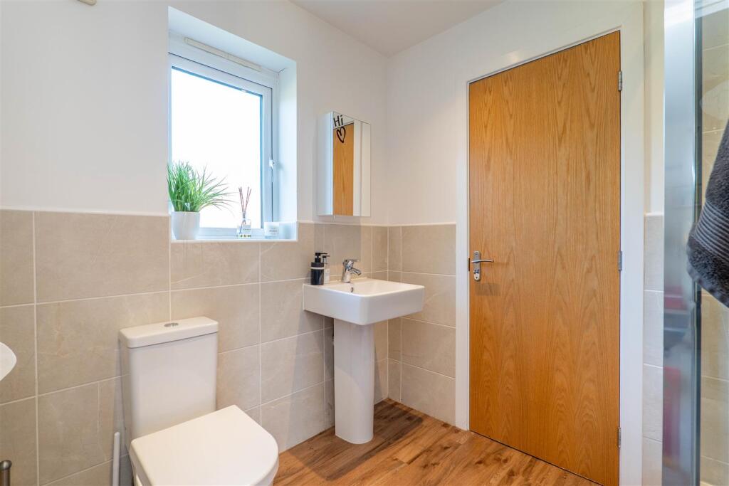 Jack &amp; Jill Ensuite