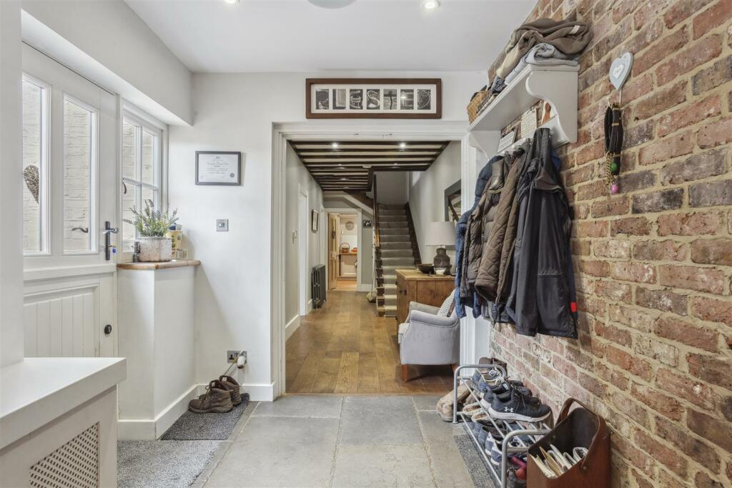 77240_Bentley Lodge 10 Egham Hill(17).jpg