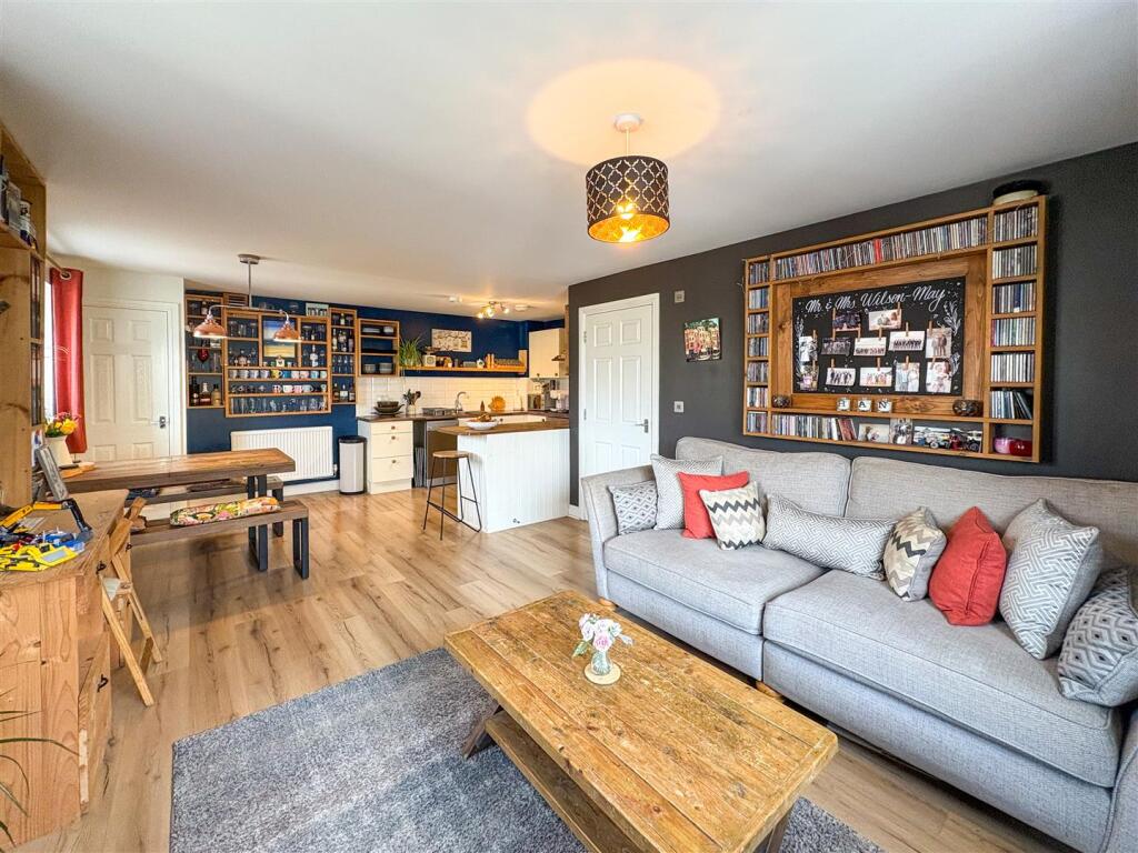 Kitchen/diner/lounge