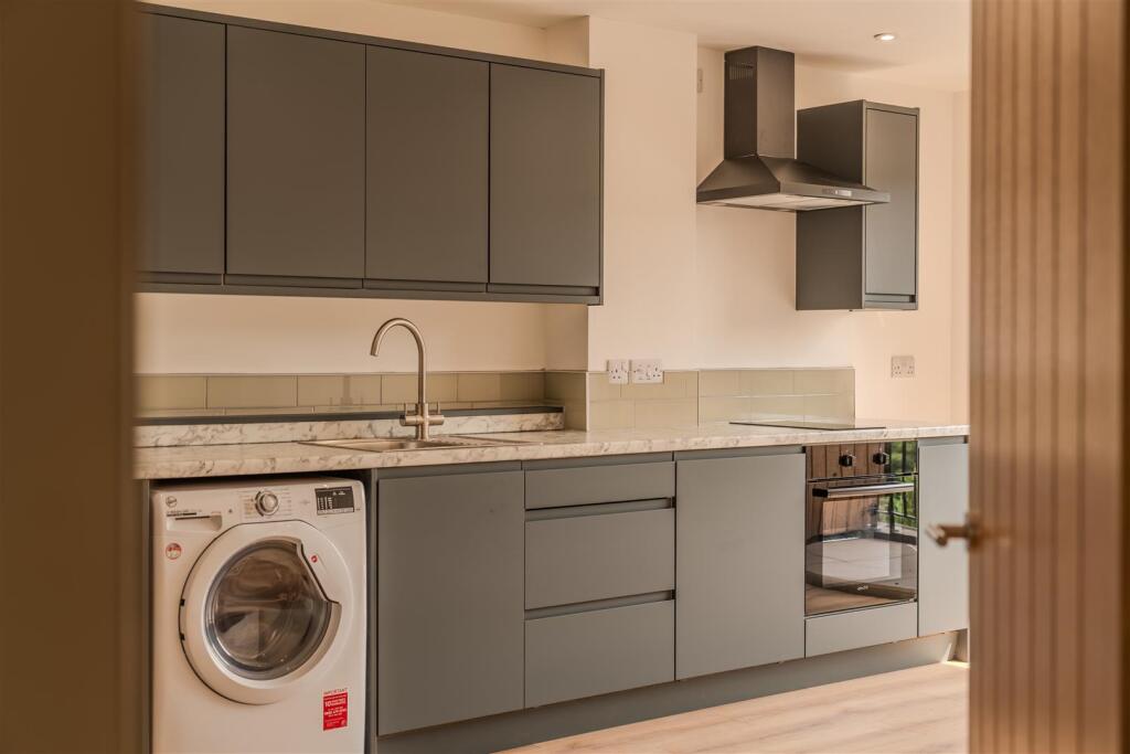 Apartment 6-132.jpg