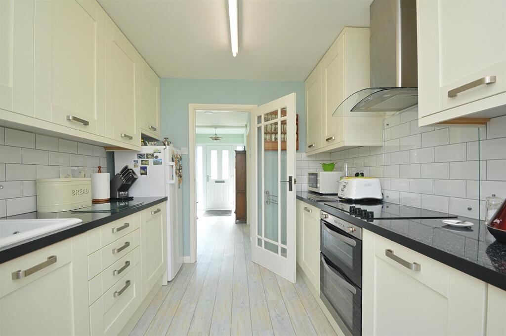 resizedKitchen1.jpg