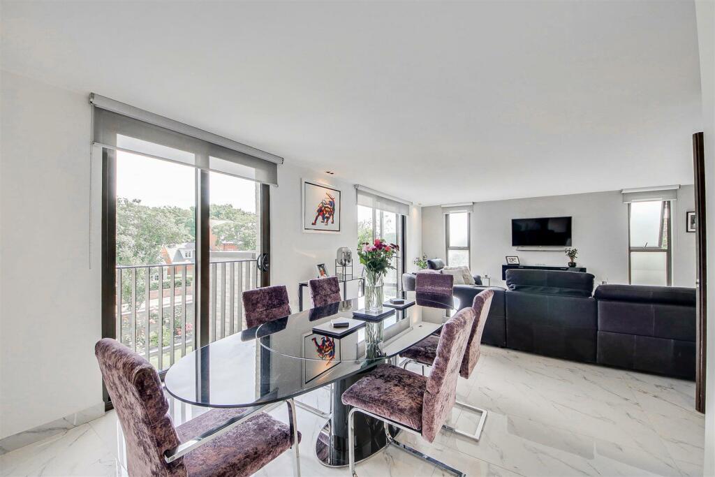 Dining / Living Room