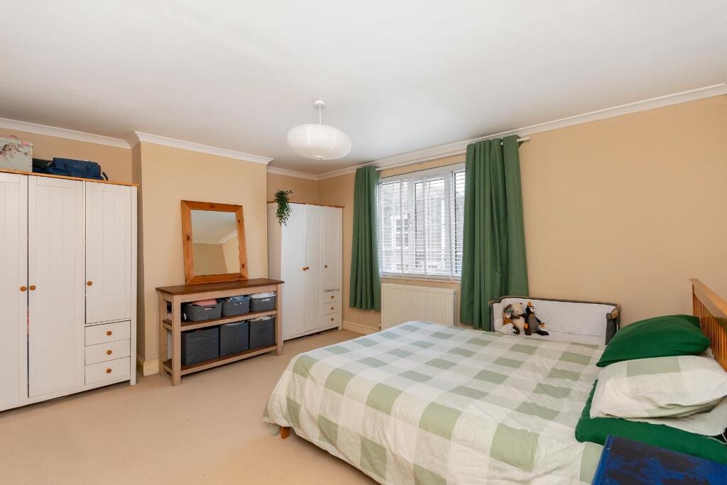 0S7SSG - Bedroom C.jpg