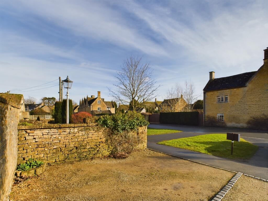 CAM01740G0-PR0337-STILL015