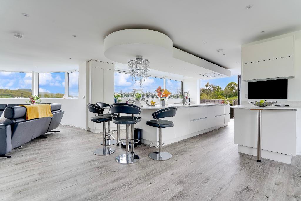 Open plan kitchen &amp; terrace