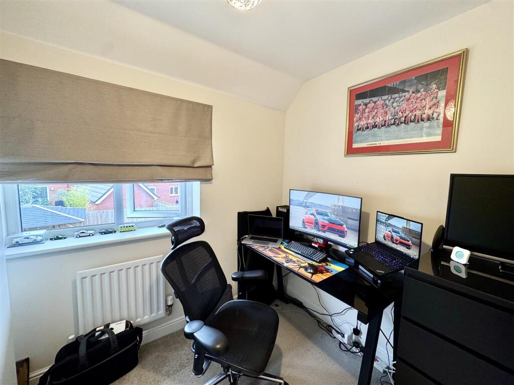 BEDROOM 4