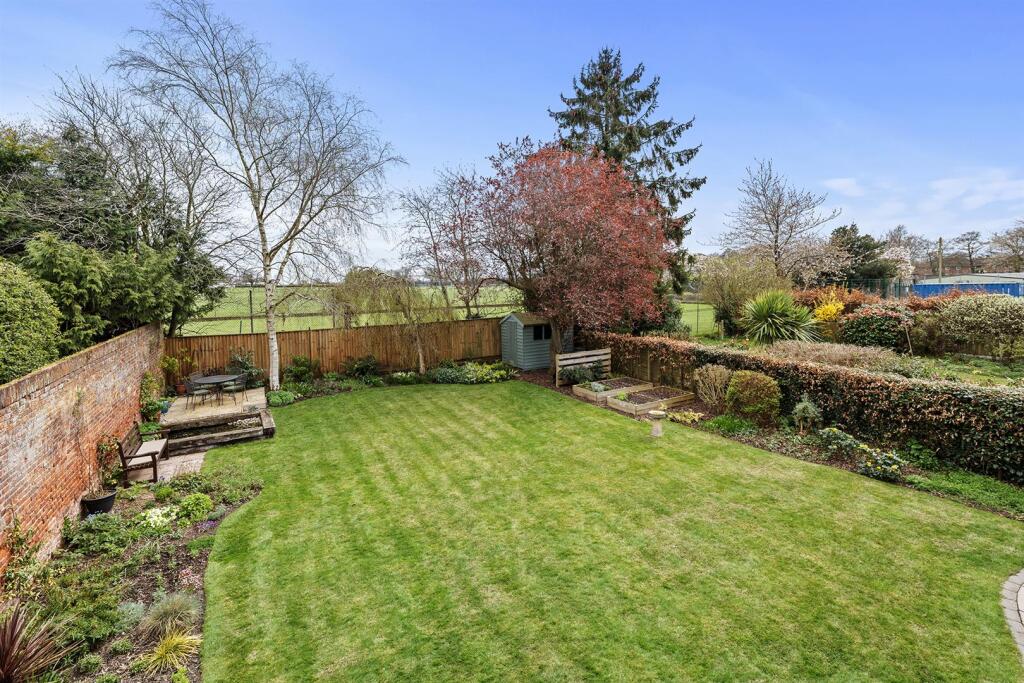 7 Harford Manor Close-12.jpg