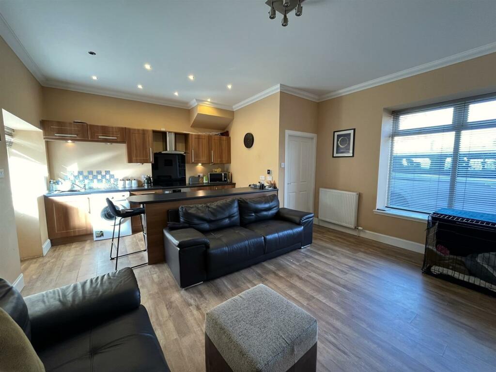 FAMILY ROOM/KITCHENETTE